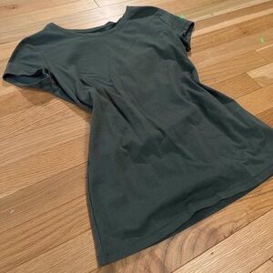 No Boundaries Women's Scoop Neck Short Sleeve Tee - Olive